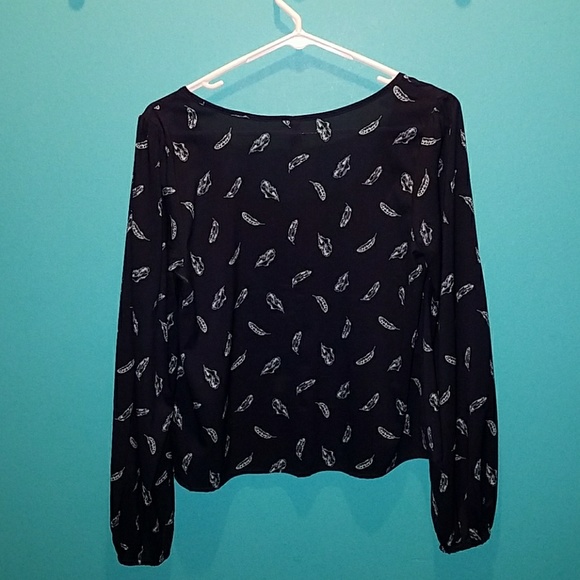 Mudd feather crop style top - Picture 2 of 3